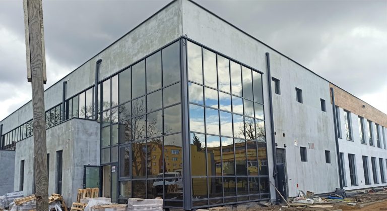 Budowa sali gimnastycznej, boiska wielofunkcyjnego oraz siłowni plenerowej z placem zabaw przy Zespole Szkół Specjalnych w Dębicy