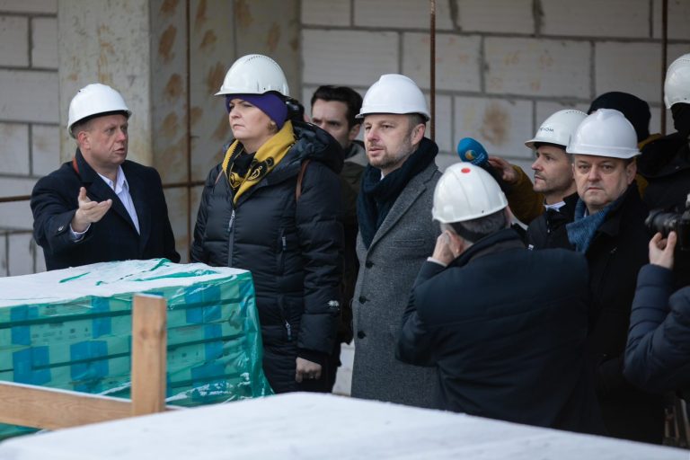 OTYLIA JĘDRZEJCZAK NA BASENIE PRZY. UL. MATUSZCZAKA