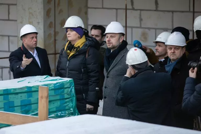 OTYLIA JĘDRZEJCZAK NA BASENIE PRZY. UL. MATUSZCZAKA