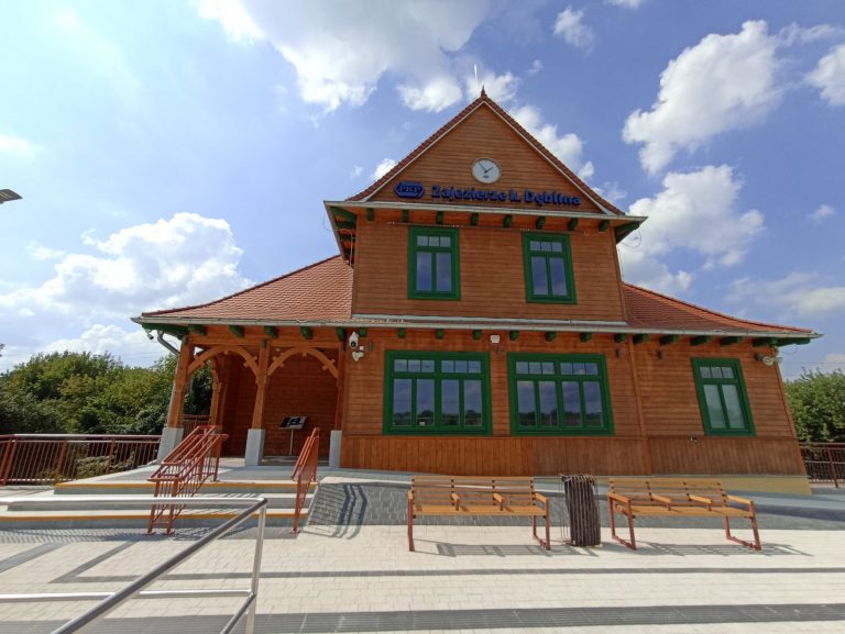 Oddanie dworca kolejowego Zajezierze koło Dęblina